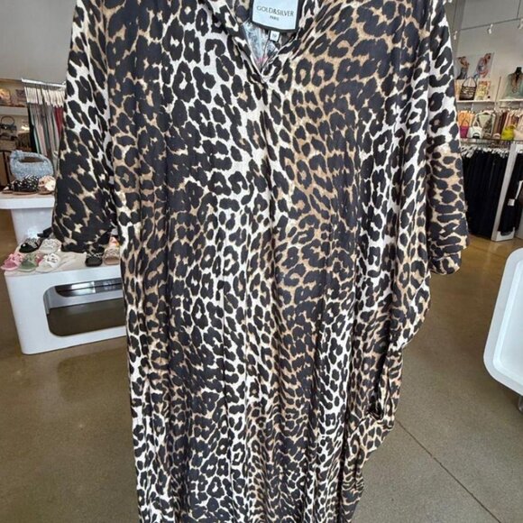 Cheetah Blouse With Embroidery on the Back - Picture 2 of 4